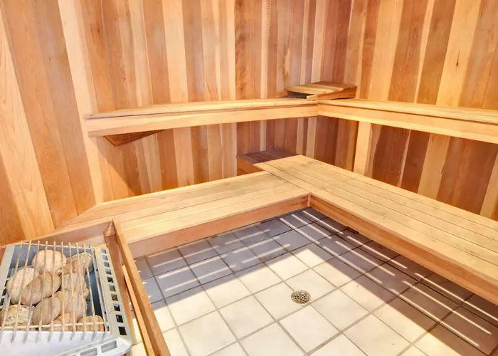 East Bay 8 Hotel Dillon