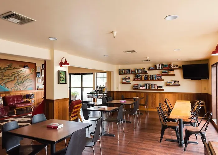 The Redwood Riverwalk, A Boutique Hotel Fortuna