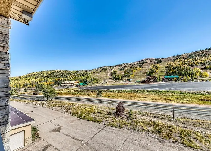 Steps To Lift Spacious Mtn-View Brian Head Condo