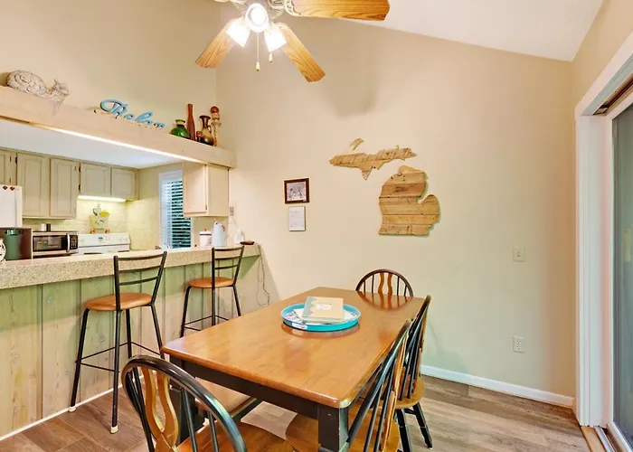 Harbor Cove #9 Apartment Harbor Springs