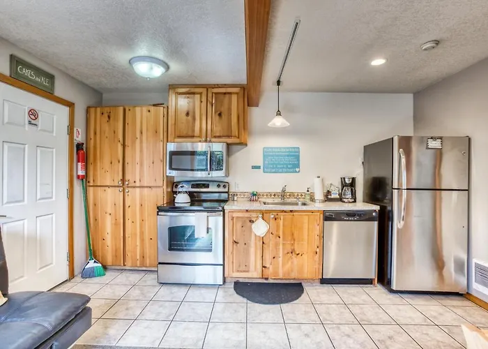 Beaches Inn | Sandpiper Pier Cottage Cannon Beach