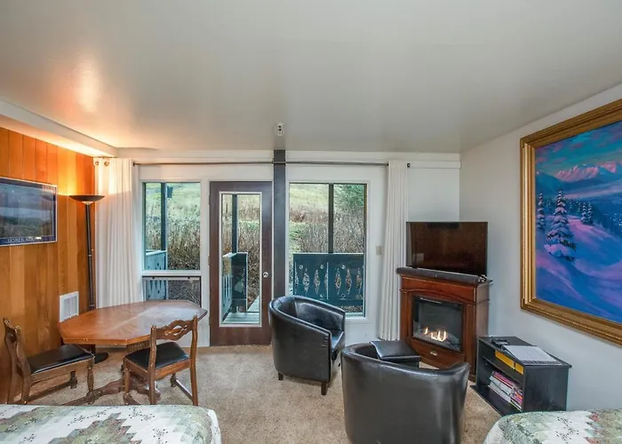 East Condo #208 Girdwood