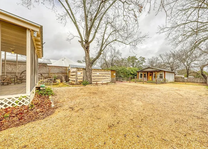 The Cabin @ Durst Haus Fredericksburg