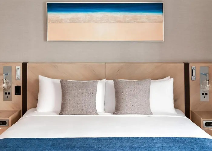 North Vancouver Hotels