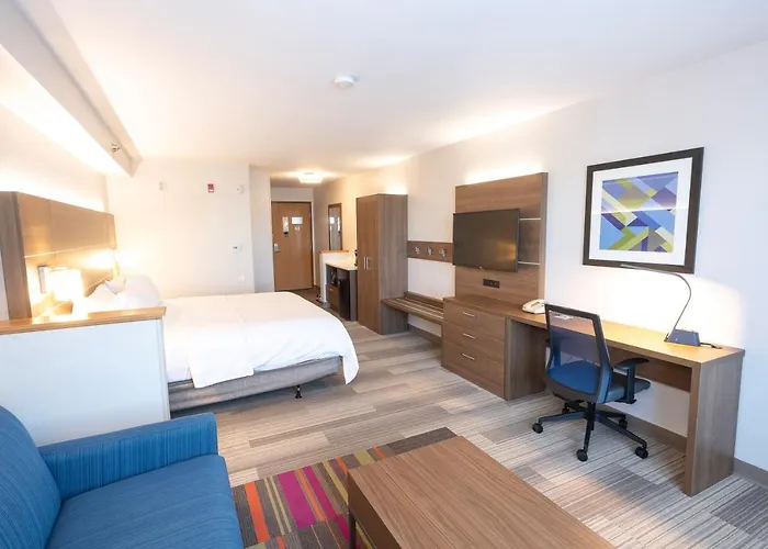 Holiday Inn Express & Suites Iron Mountain By Ihg