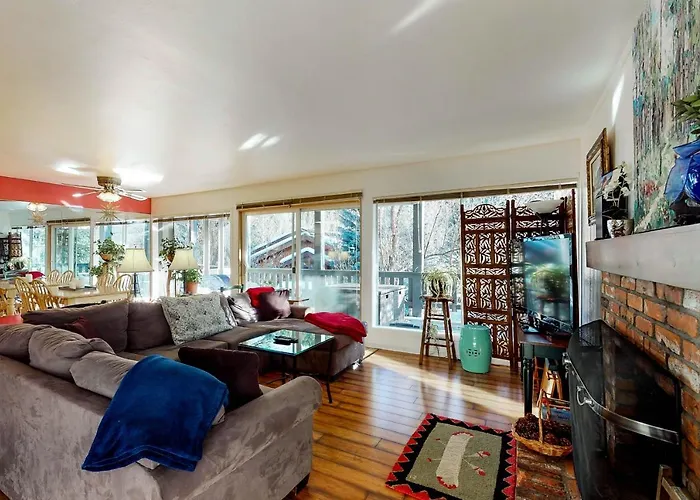 Sun Chateau Treetops Getaway Ketchum